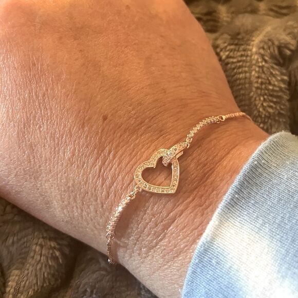 The Rose Gold Heart Chakra Slide Closure bracelet with heart pendant. - Picture 3 of 9